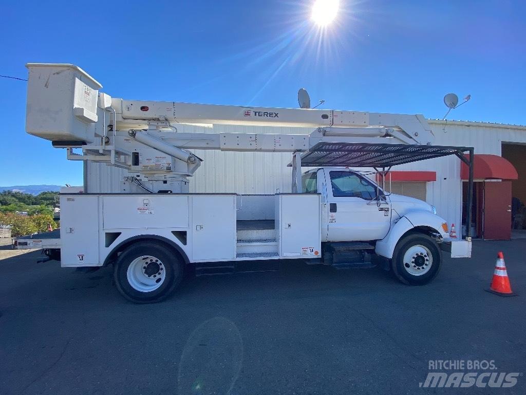 Ford F 750 SD Моторизирани платформи с талига