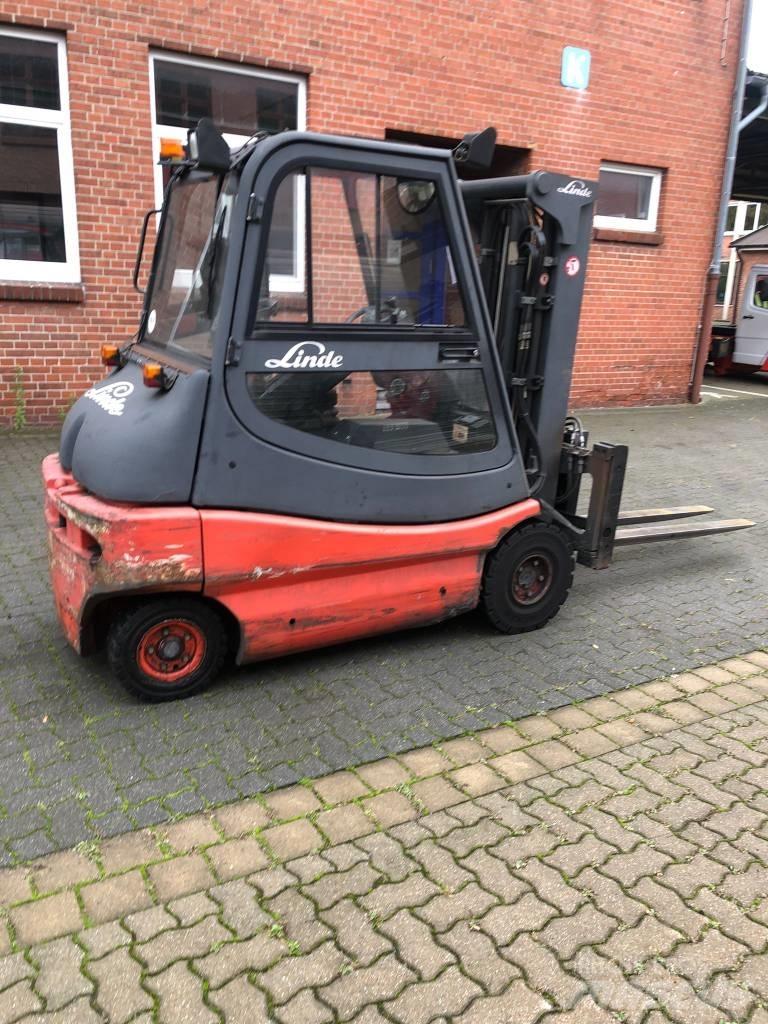 Linde E 30 Електрически вилични кари-повдигачи
