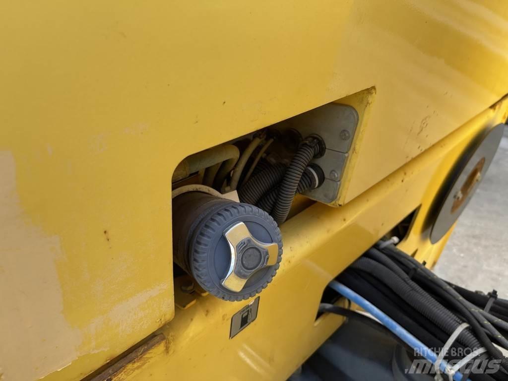 Bomag BW 151 AD-2 Двойни барабанни ролки
