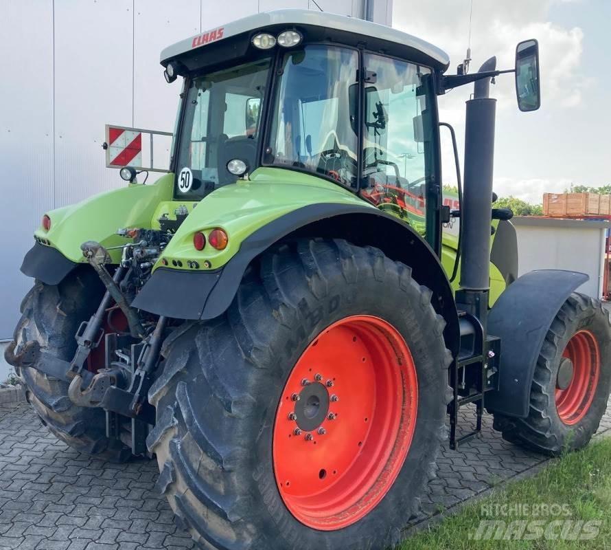 CLAAS AXION 840 Трактори