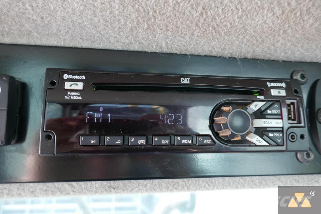 CAT 555D Скидери
