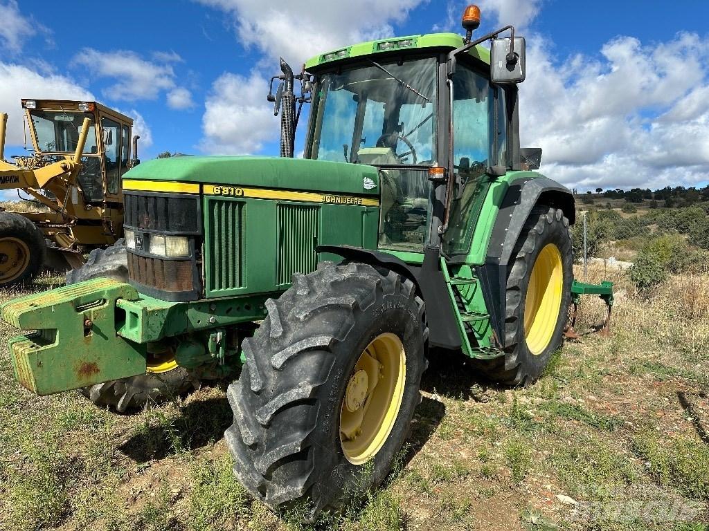 John Deere 6810 Трактори