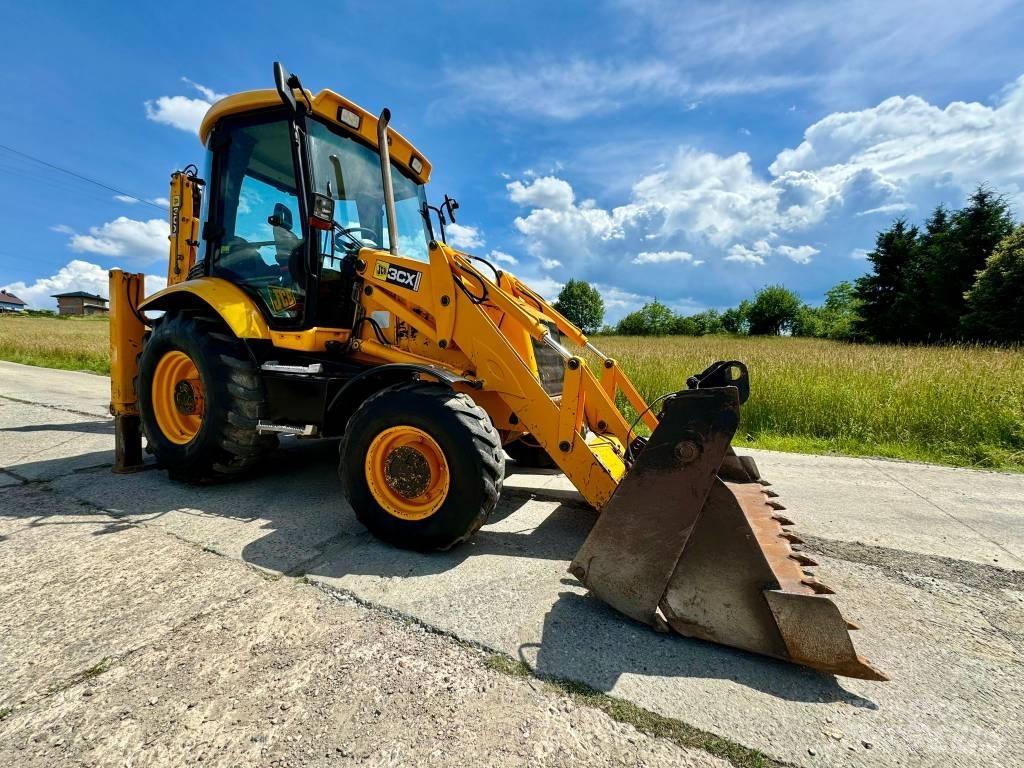 JCB 3CX Товарач със заден ексватор