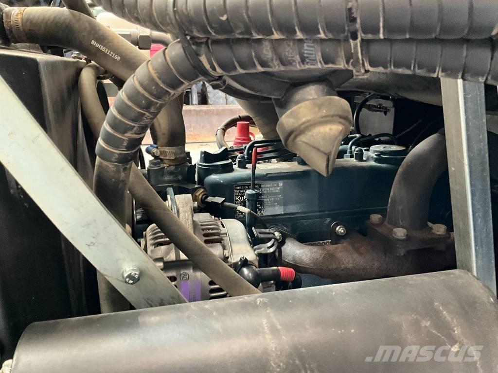 Kubota RT 260-2 Колесни товарачи