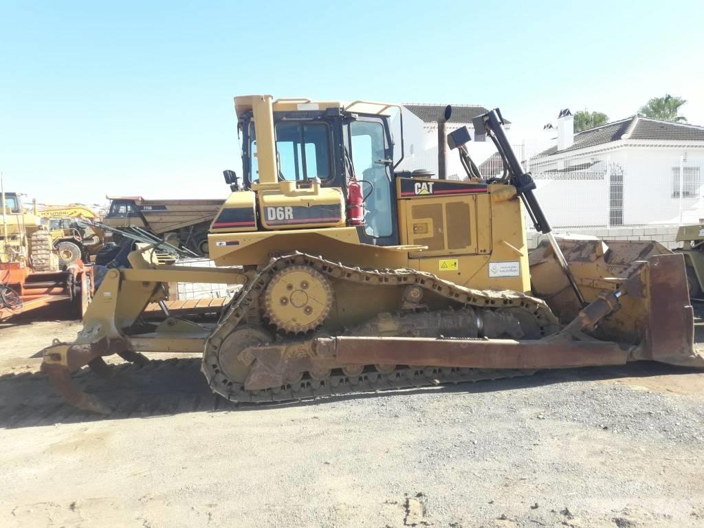 CAT D 6 R II Верижни булдозери
