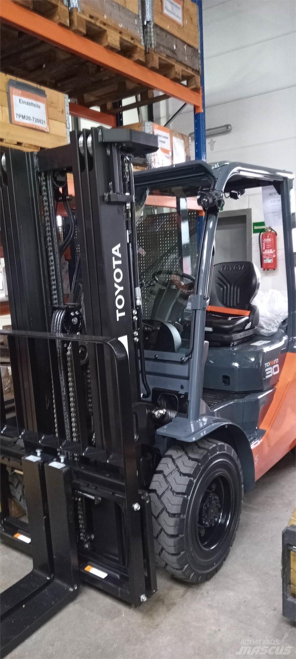 Toyota 52-8FDF30 Дизелови камиони