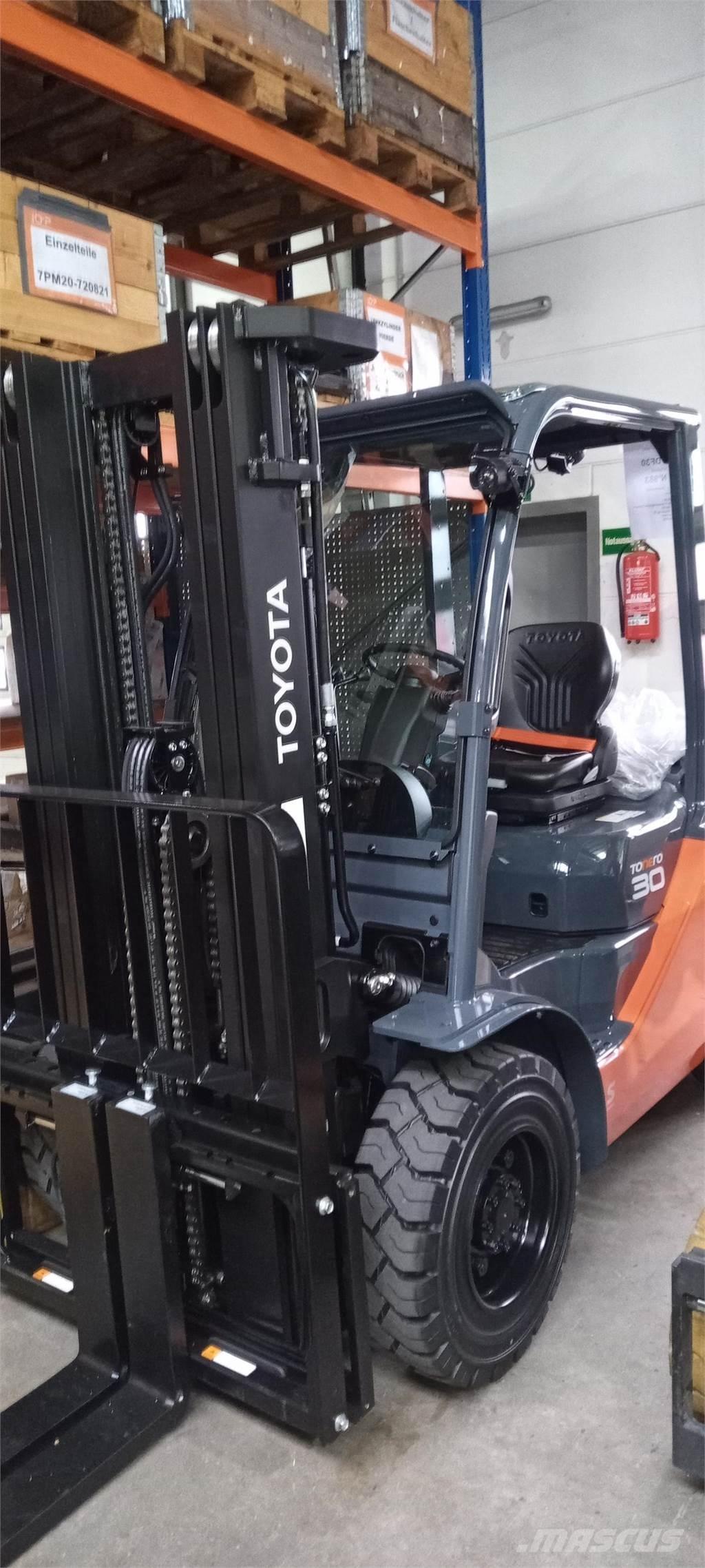Toyota 52-8FDF30 Дизелови камиони