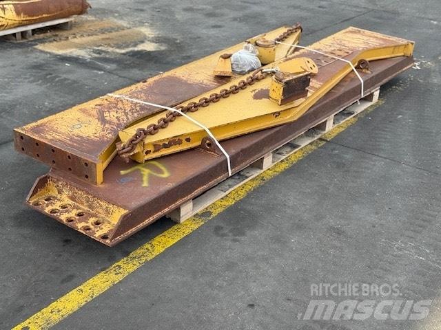 CAT 735 TAIL GATE Дъмпери/моторни превозни средства