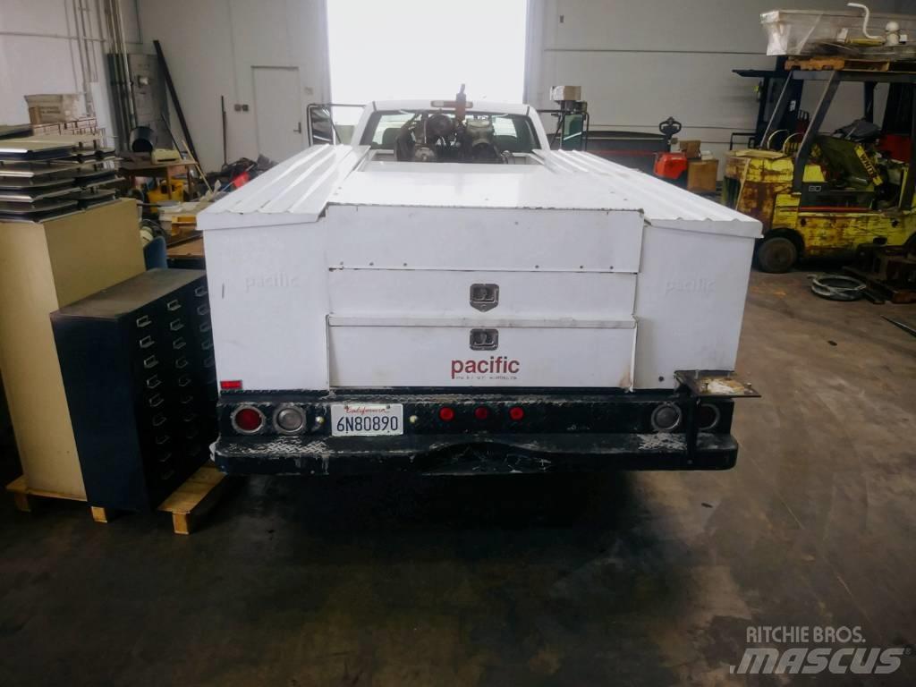 Chevrolet 3500 Пикапи