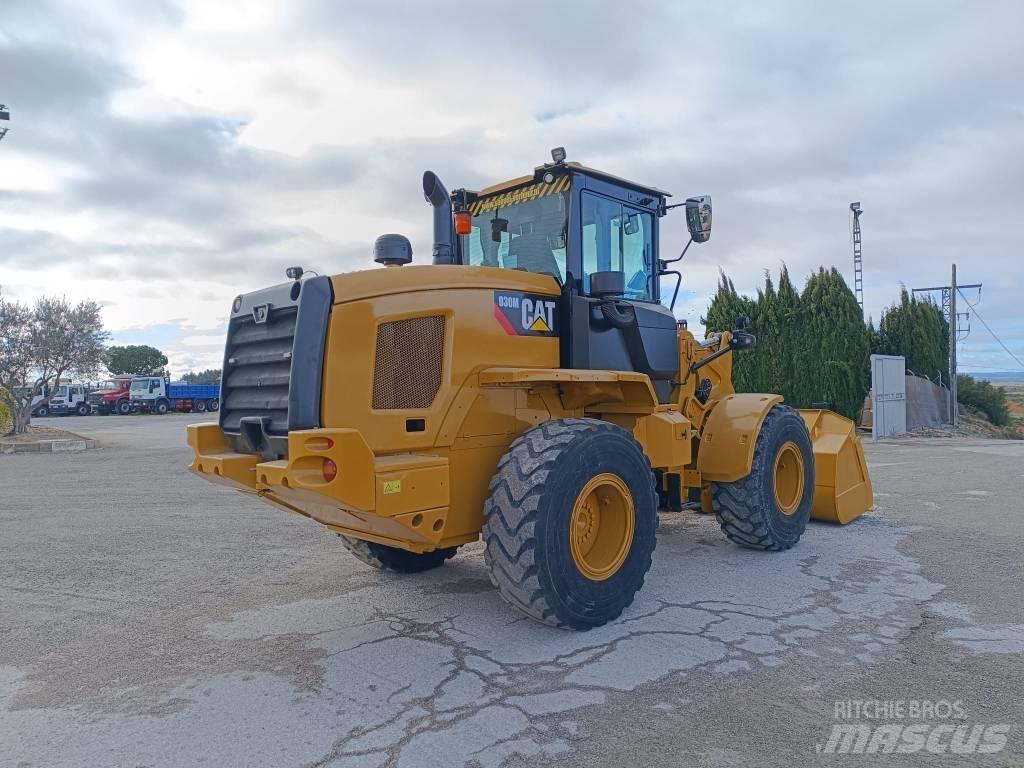 CAT 930M Колесни товарачи