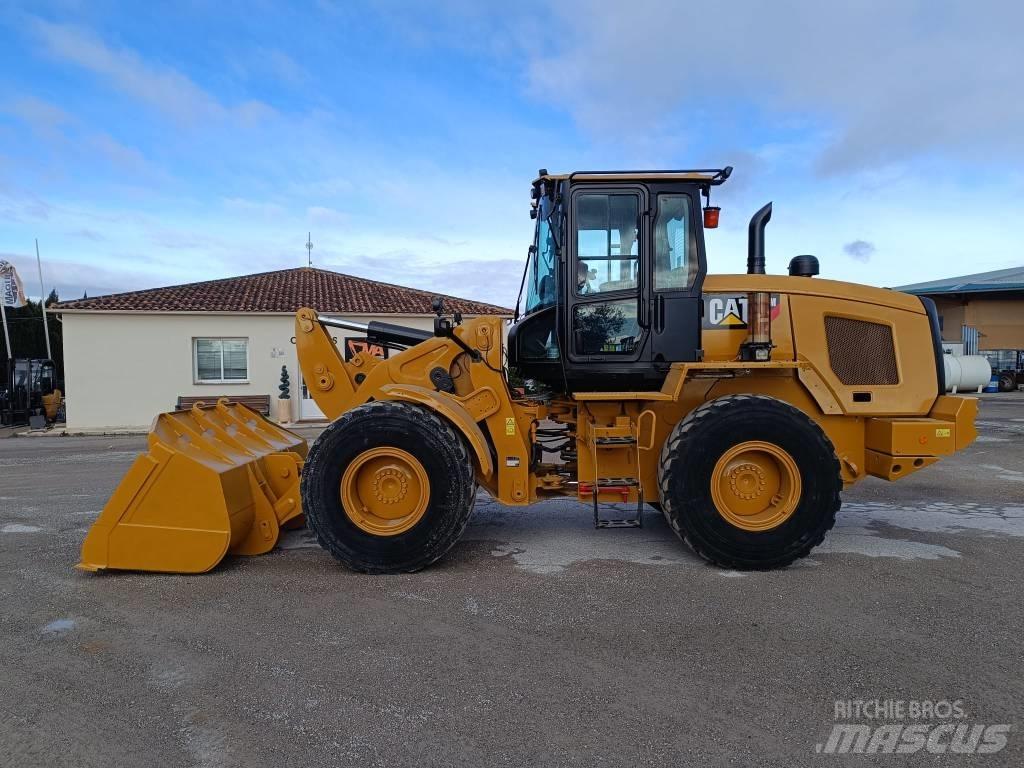 CAT 930M Колесни товарачи