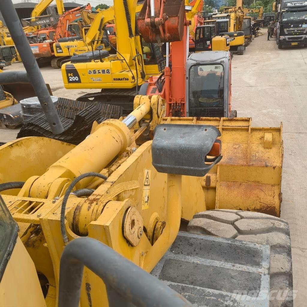 Komatsu WA 600-6 Колесни товарачи