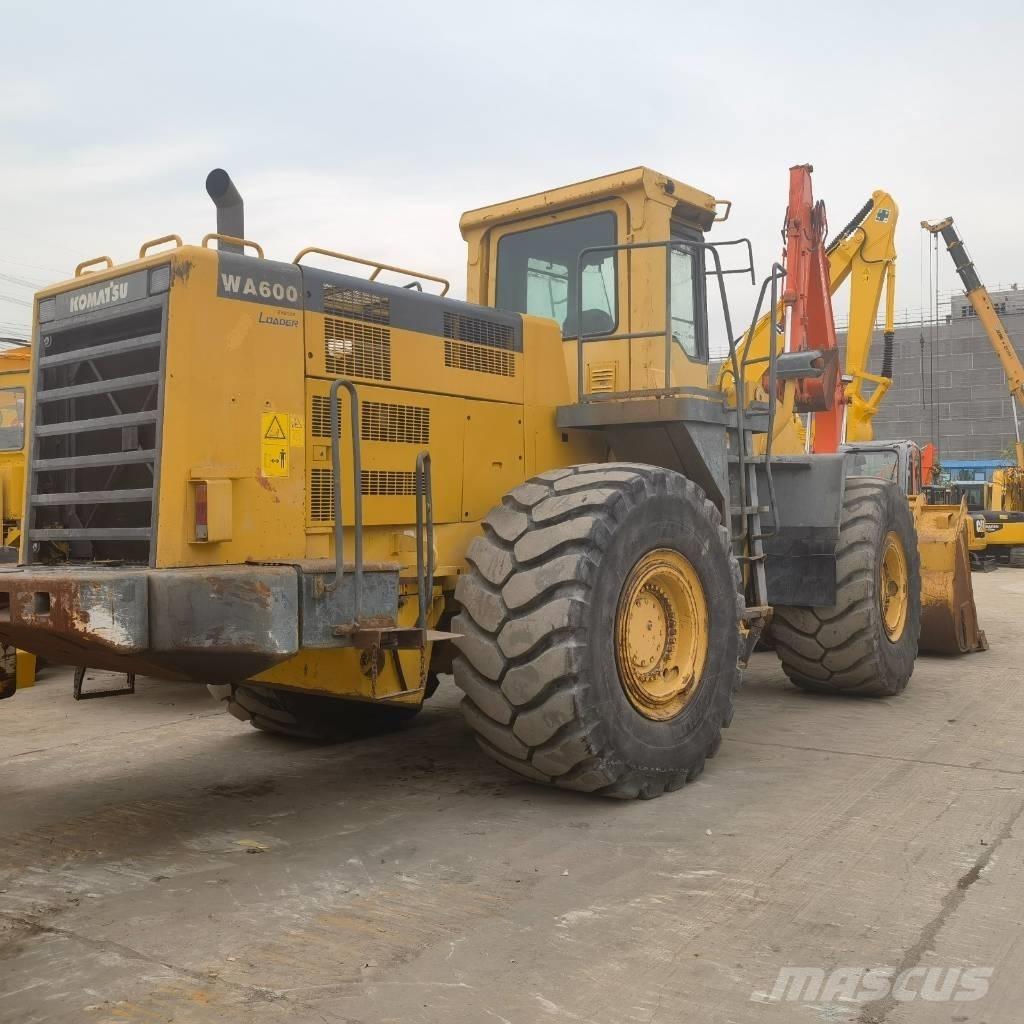 Komatsu WA 600-6 Колесни товарачи