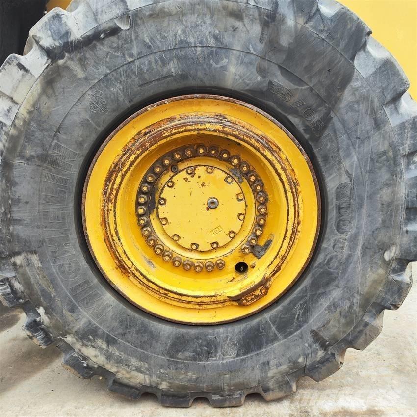 Komatsu WA 600-6 Колесни товарачи