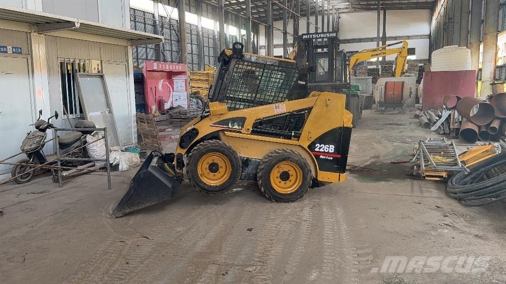 CAT 226 B Мини товарачи
