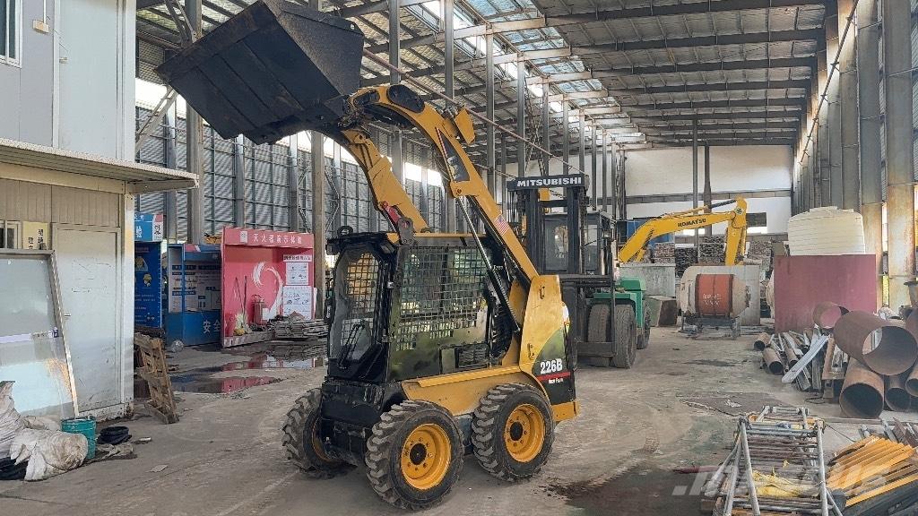 CAT 226 B Мини товарачи
