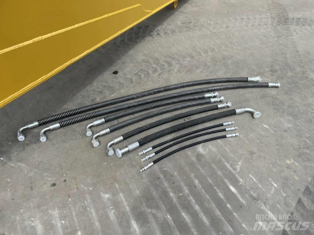 CAT 323 NG 15m Set Товарачи със заден ескаватор