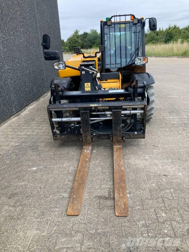 JCB 525-60 E Телескопични товарачи