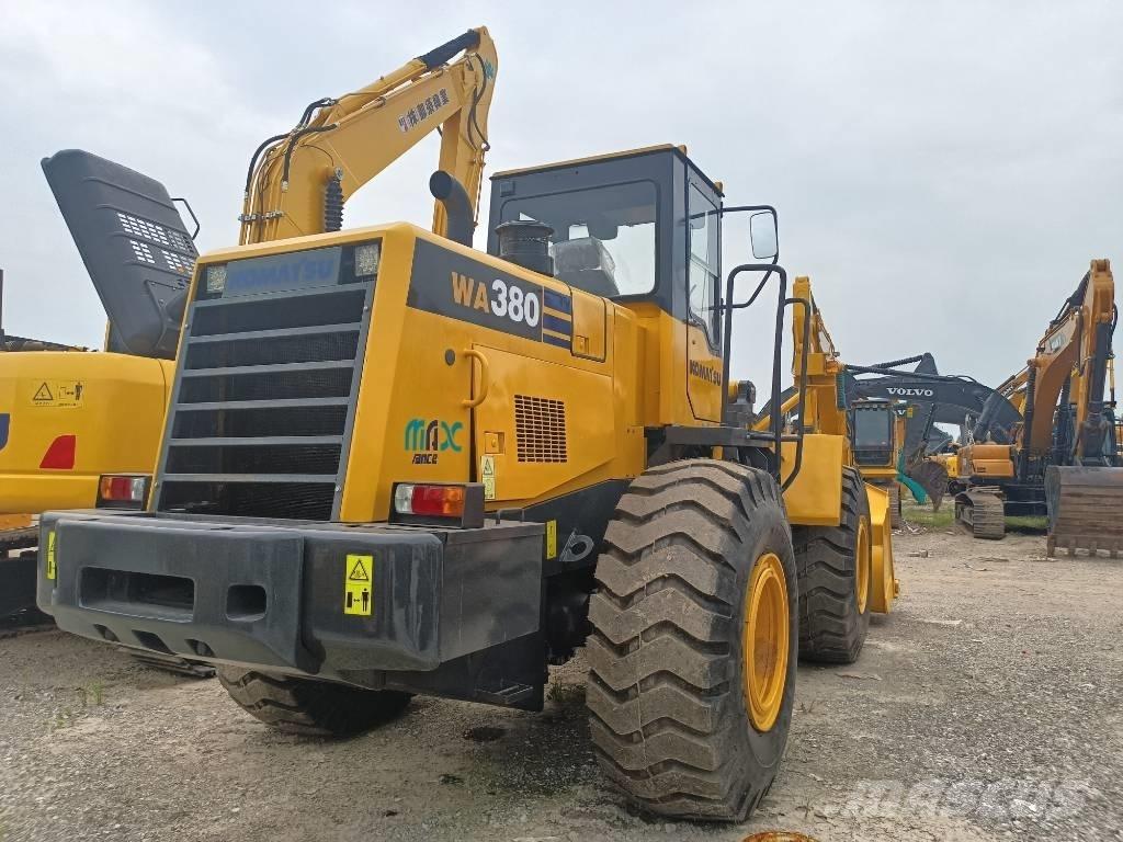Komatsu WA 380 Колесни товарачи