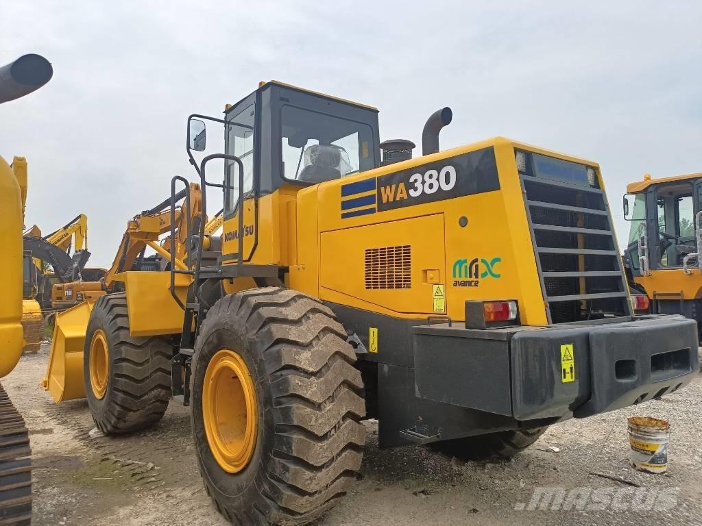 Komatsu WA 380 Колесни товарачи