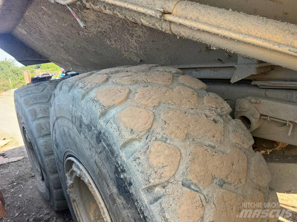 CAT 740 Дъмпери/моторни превозни средства