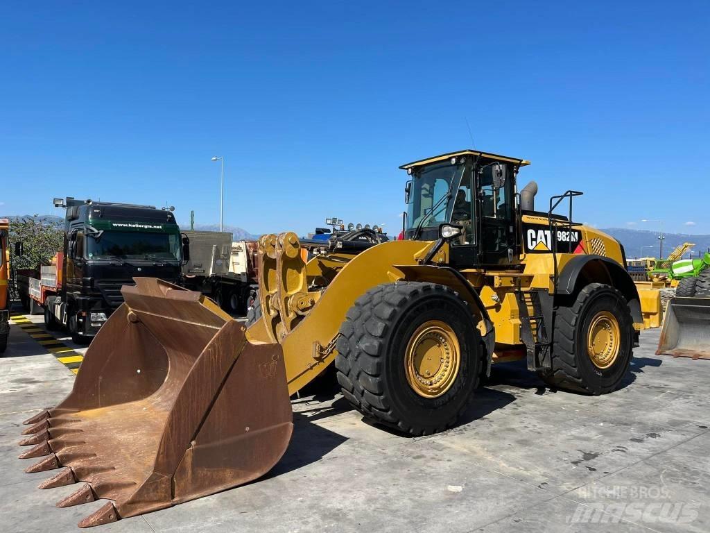 CAT 982 M Колесни товарачи