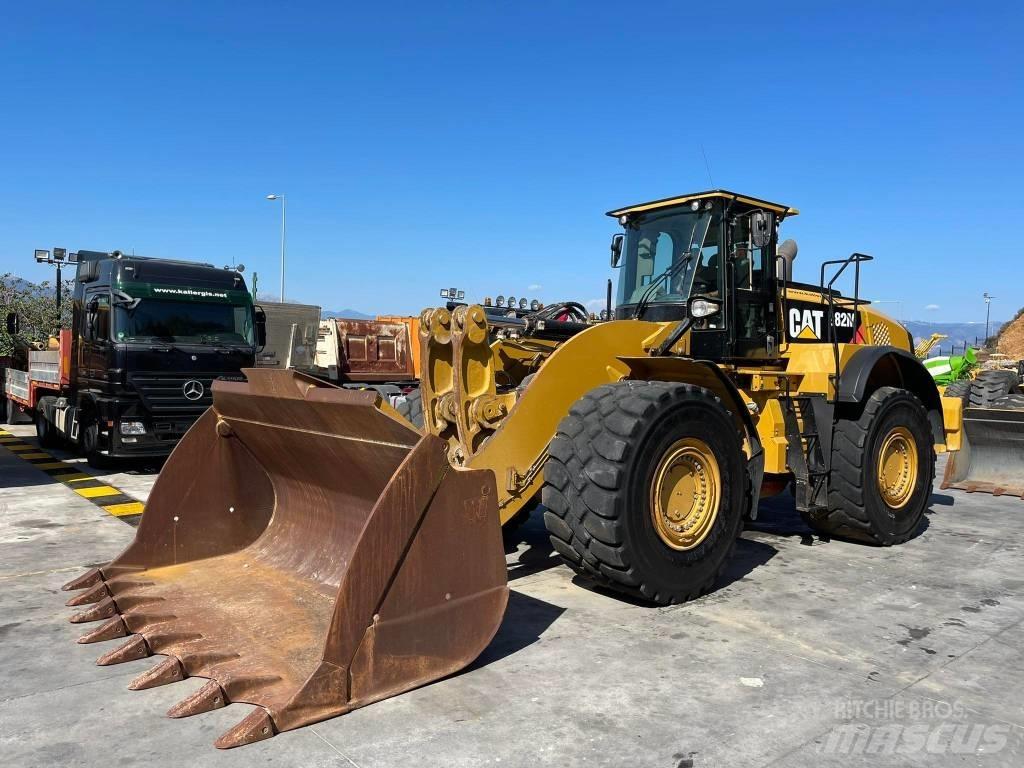 CAT 982 M Колесни товарачи