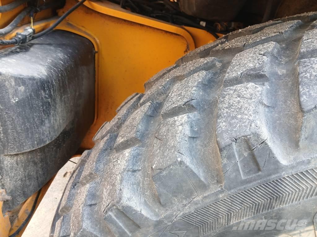 JCB 4cxProAEC Товарач със заден ексватор