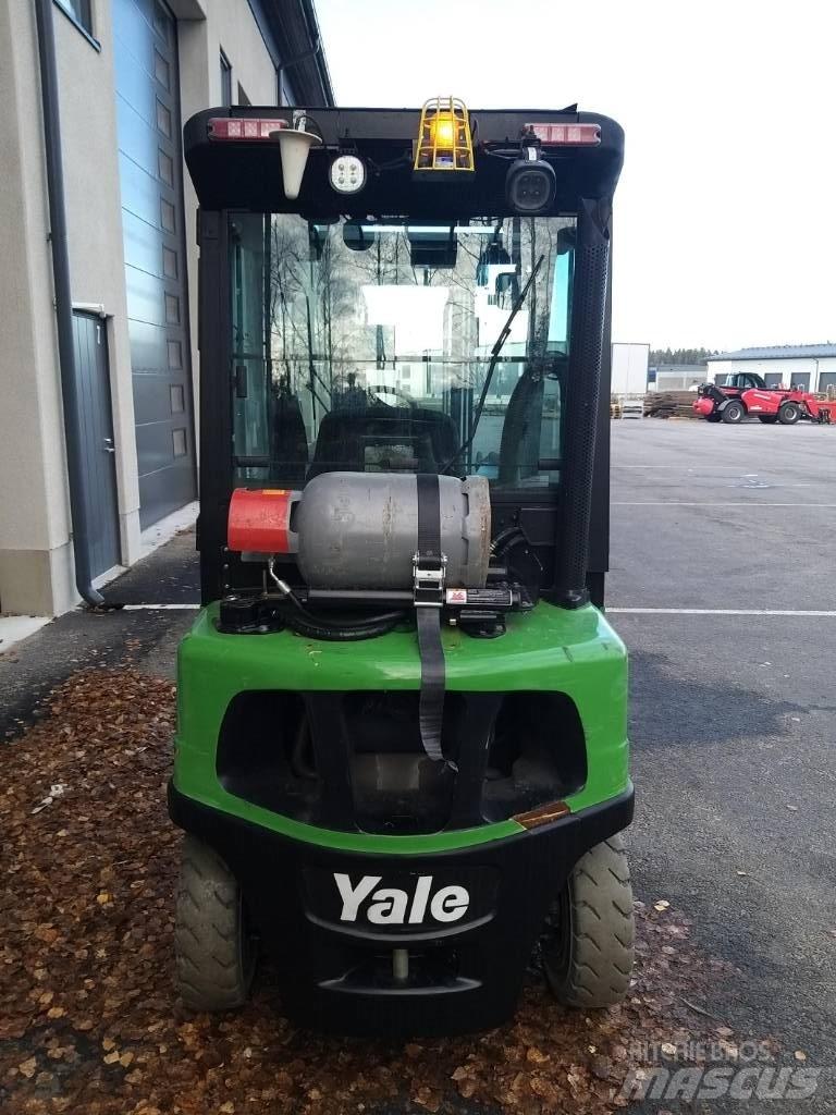 Yale GLP25VX Камиони с АГУ