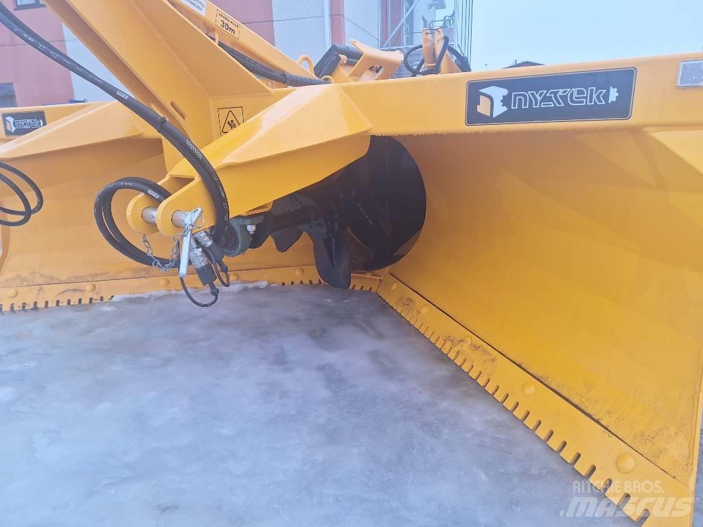 Wieska W253L Снегохвъргачки
