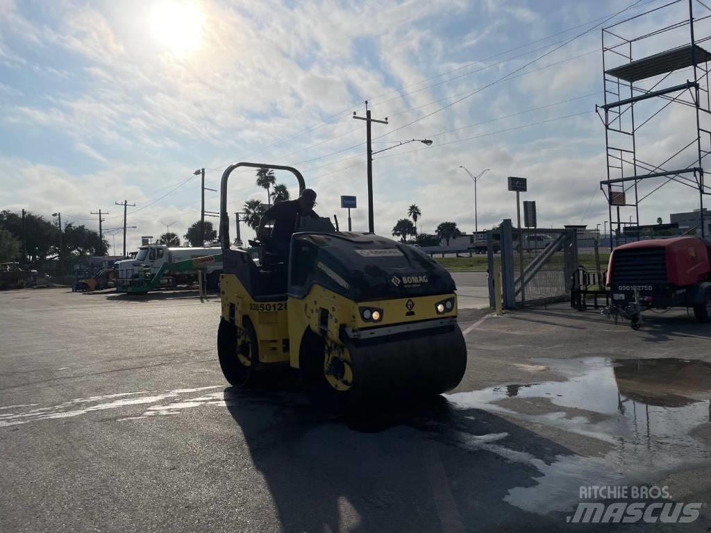 Bomag BW 138 Двойни барабанни ролки
