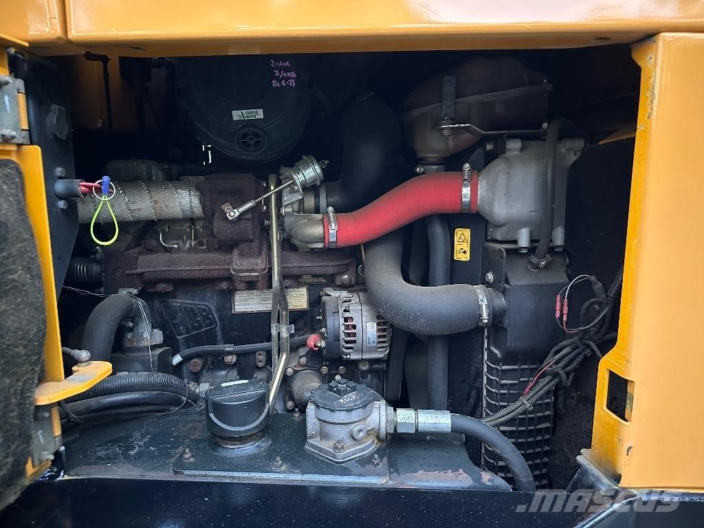 JCB 9TFT Странични самосвали