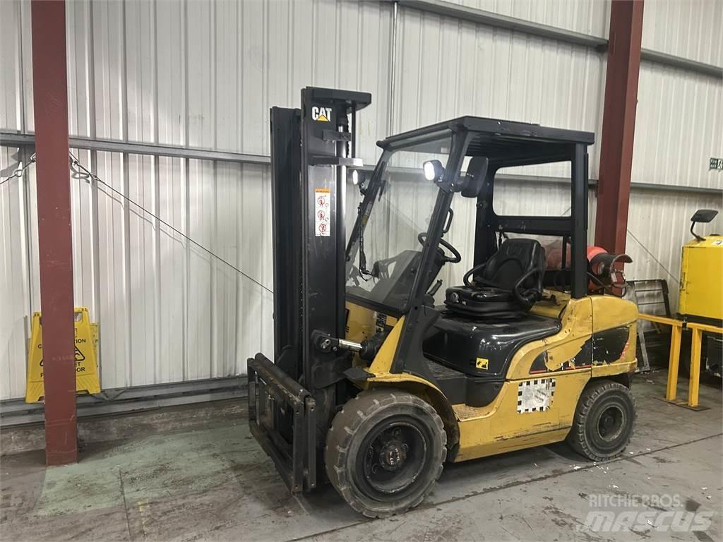 CAT GP35NT Камиони с АГУ