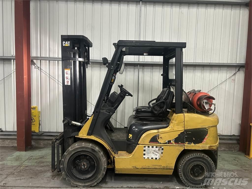 CAT GP35NT Камиони с АГУ