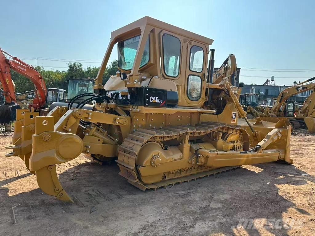CAT D7G Верижни булдозери
