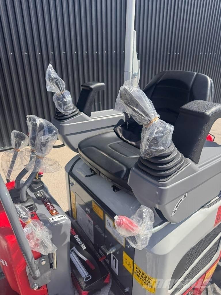 Takeuchi TB 210 R Мини екскаватори < 7 т