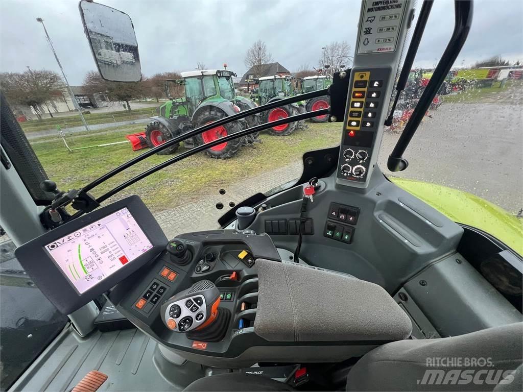 CLAAS Axion 930 Трактори