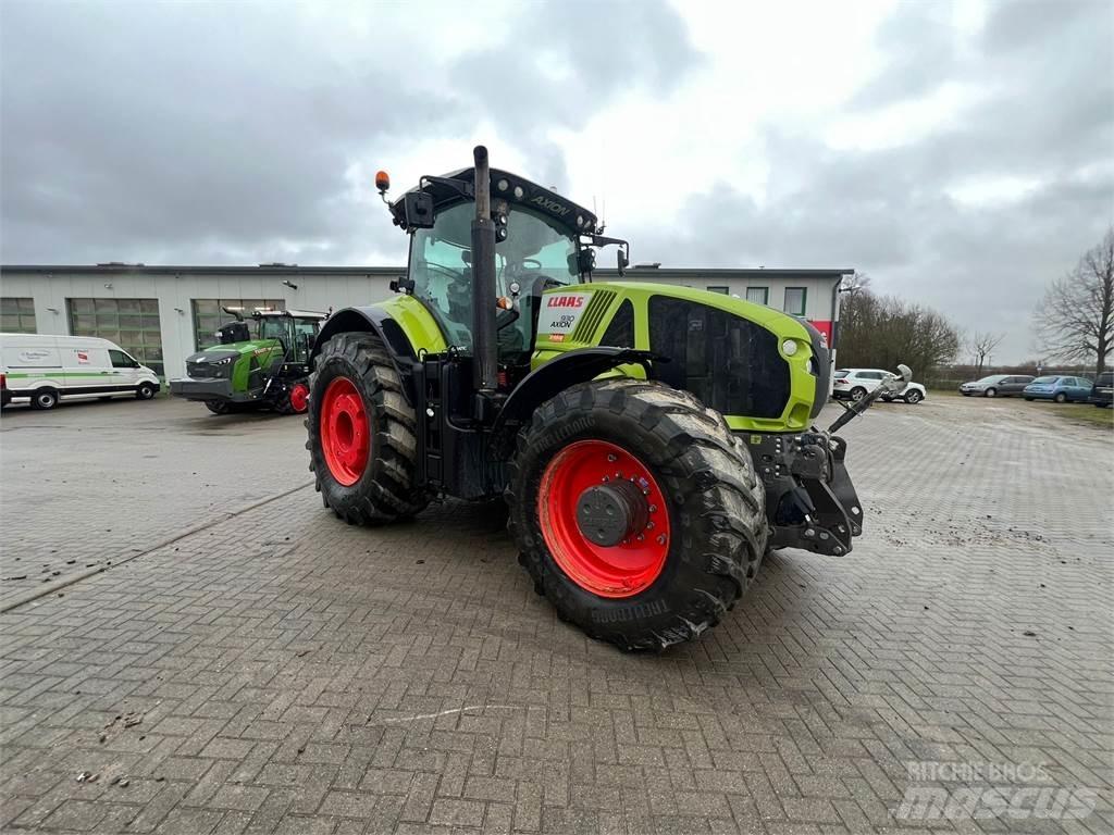 CLAAS Axion 930 Трактори