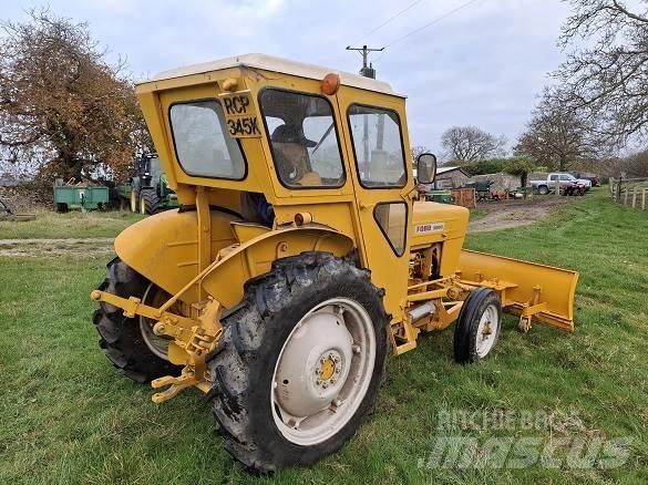 Ford 2000 TRACTOR Строителство - Други