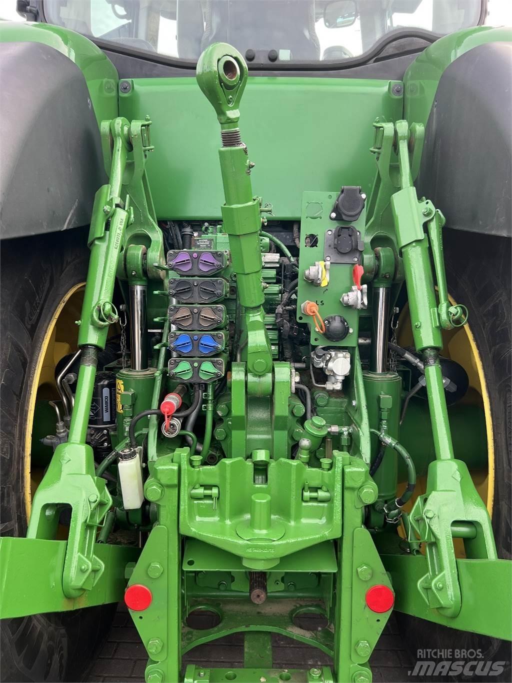 John Deere 8400R Трактори