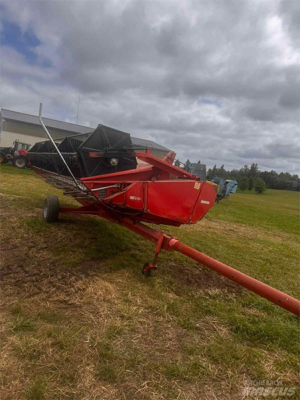 Massey Ferguson 40 Комбайни