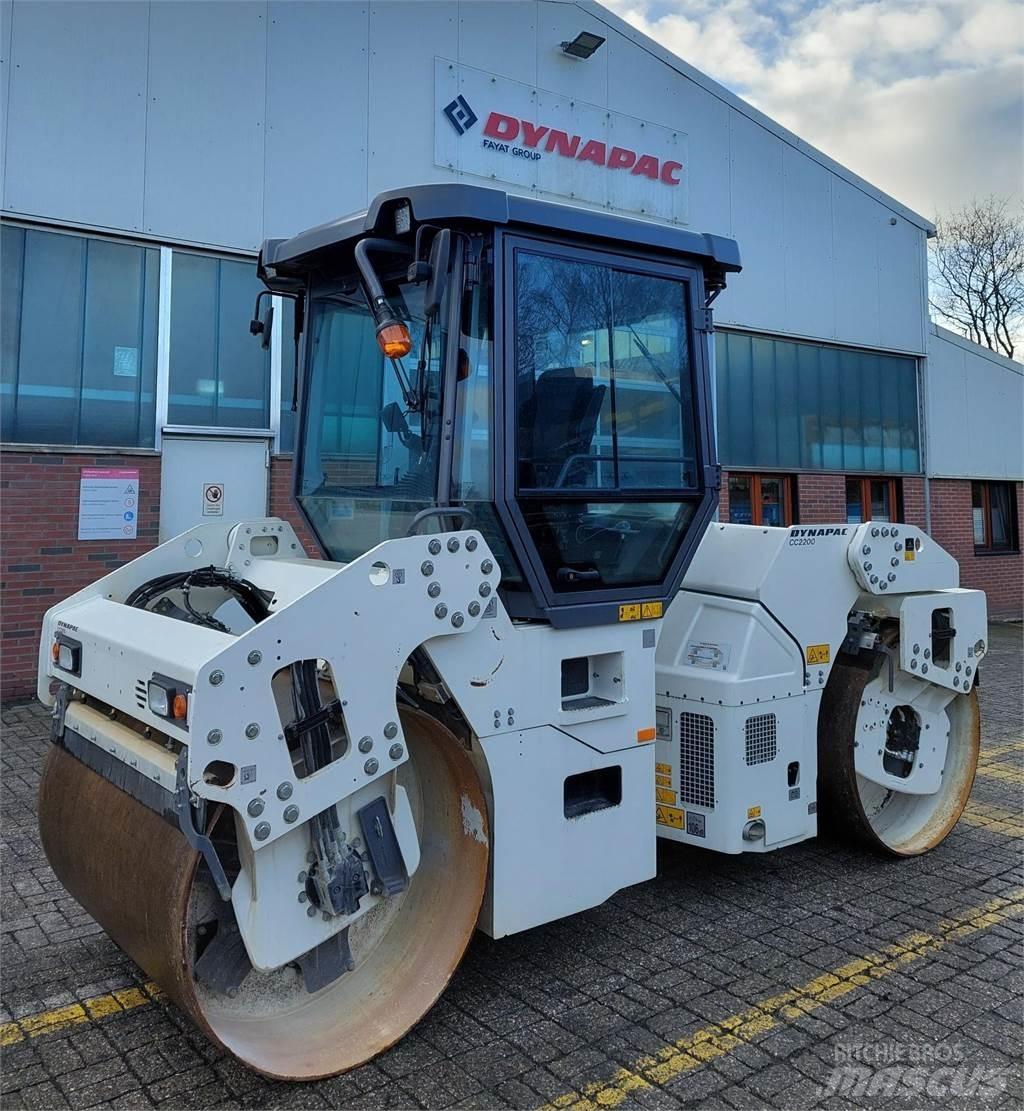 Dynapac CC2200 Двойни барабанни ролки
