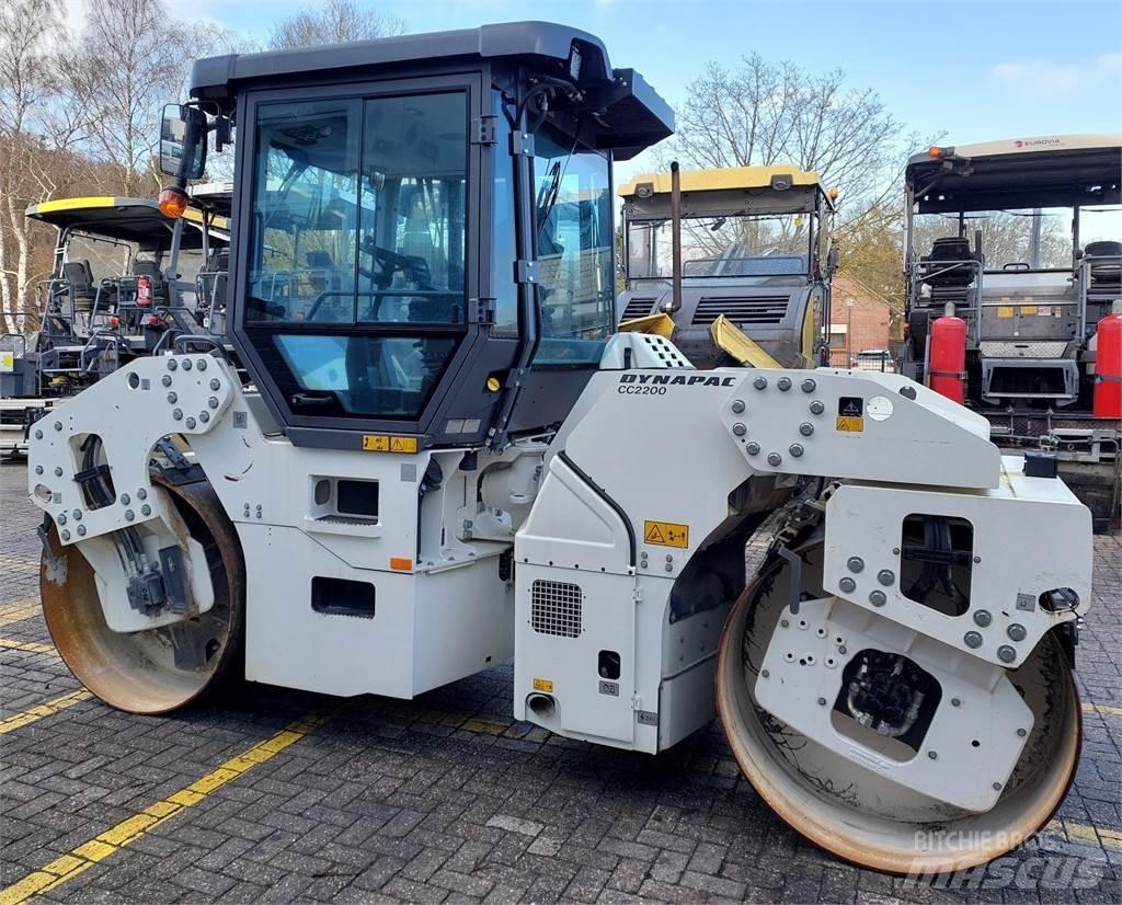 Dynapac CC2200 Двойни барабанни ролки
