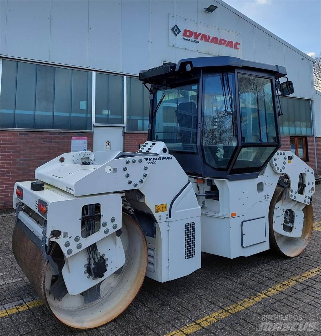 Dynapac CC2200 Двойни барабанни ролки
