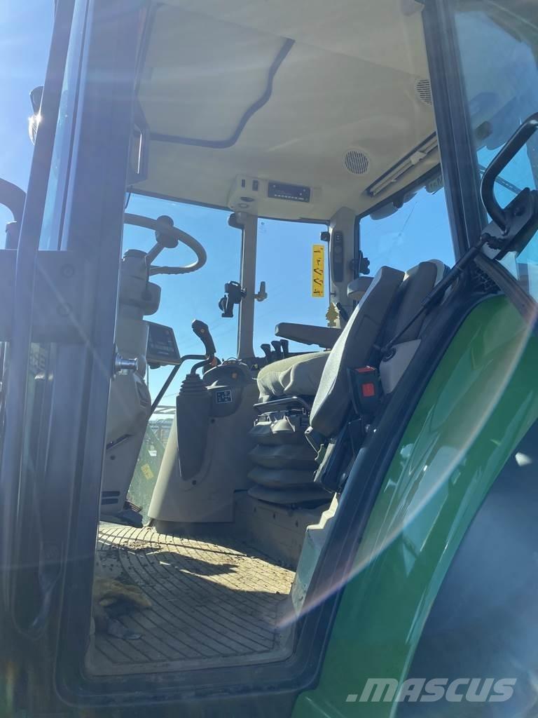 John Deere 6120M Трактори