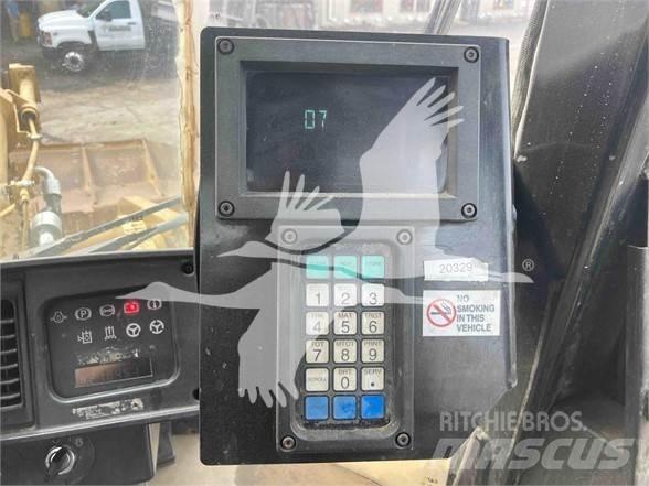 CAT 972G Колесни товарачи