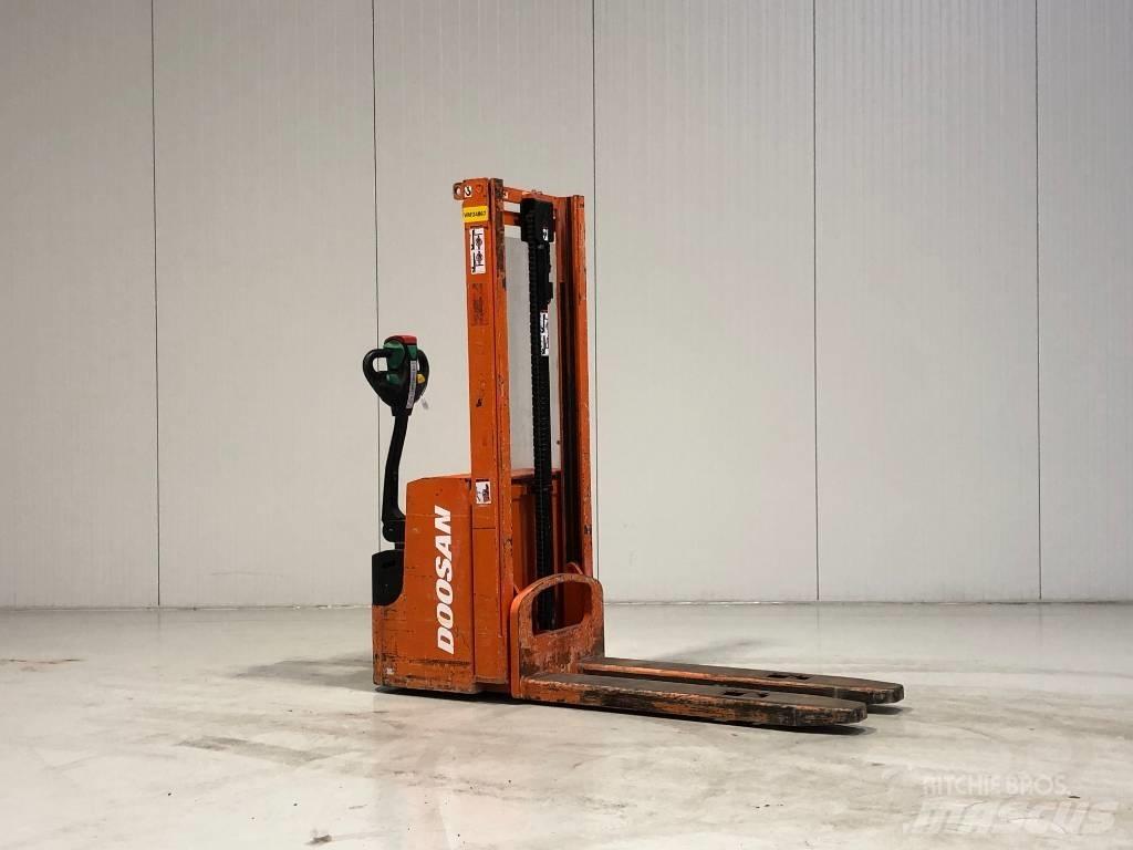 Doosan LEDS12.5C Колички високоповдигачи с теглич