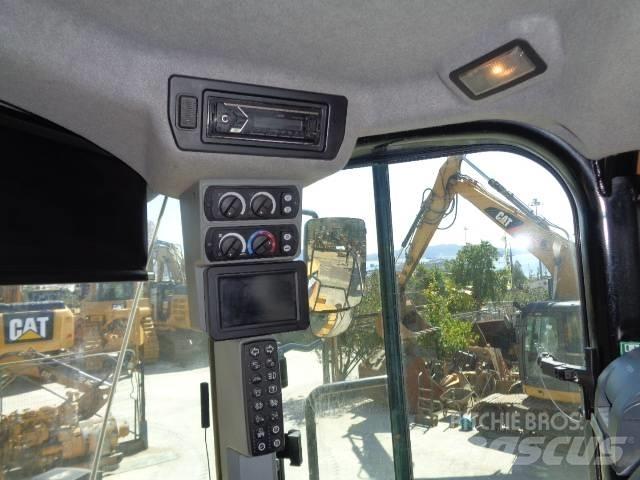 CAT 980M Колесни товарачи
