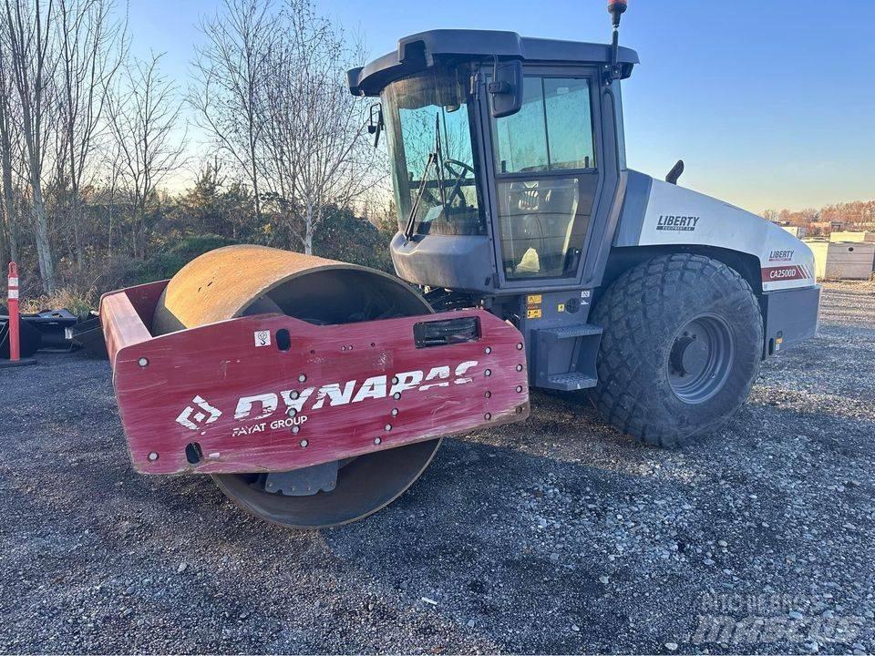 Dynapac CA 2500 D Еднобарабанни ролки

