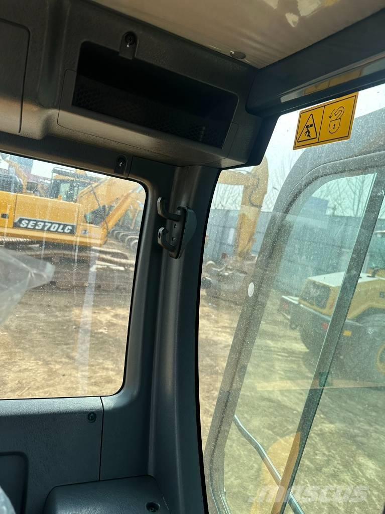 Hyundai 60 W Колесни екскаватори